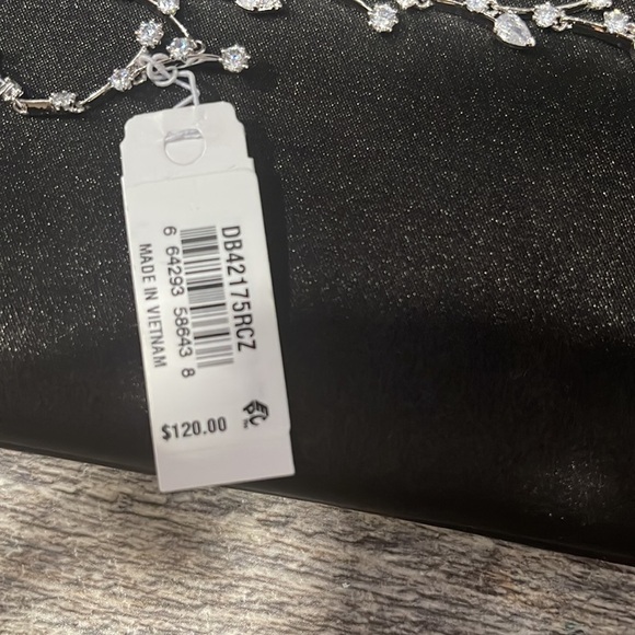 Pretty and elegant, this stunning Eliot Danori line bracelet - Picture 6 of 6